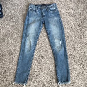 Lucky Brand distressed/ Frayed Jeans 26